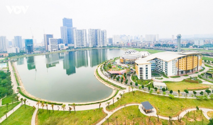 Câu hỏi người dân đặt ra lúc này không chỉ là nguyên nhân cá chết, mà còn là trách nhiệm thuộc về ai khi một công trình tiền tỷ liên tục bộc lộ dấu hiệu xuống cấp môi trường chỉ sau thời gian ngắn đưa vào sử dụng. Nếu không có giải pháp căn cơ cho hệ thống xử lý nước thải và vận hành hồ điều hòa, những đợt cá chết trắng hồ, mùi xú uế bao trùm khu dân cư có lẽ sẽ không phải lần cuối cùng xảy ra ở CV1.