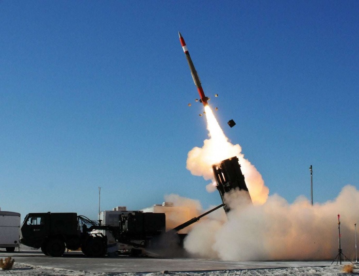 Mỹ đang trả giá đắt vì Patriot, Tomahawk cạn kiệt sau chiến tranh Iran, Ukraine "ngồi trên đống lửa" - 1