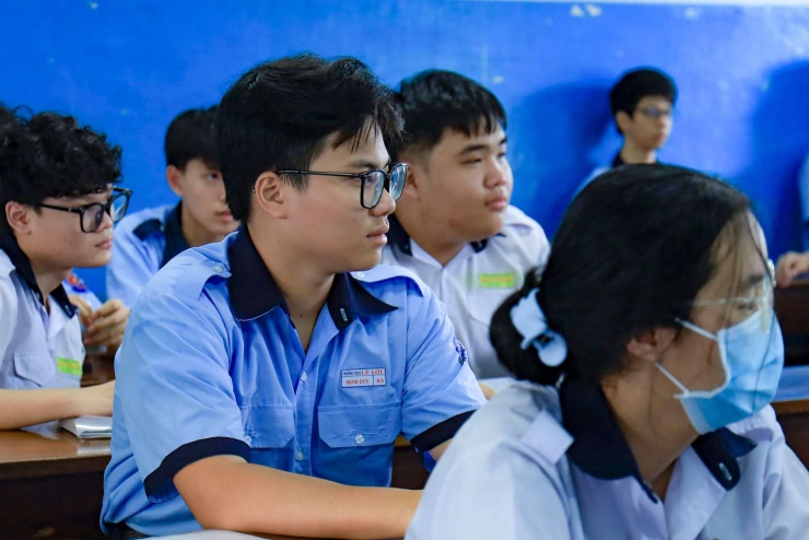 Thí sinh tham gia kỳ thi tuyển sinh lớp 10 TP.HCM năm 2025.&nbsp;Ảnh: Nguyệt Minh
