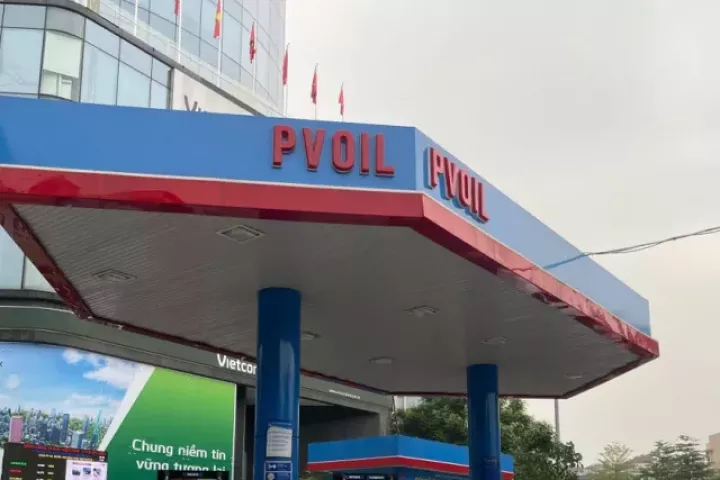 Người tiêu dùng và các hãng xe tại Việt Nam nói gì về xăng E10?