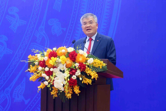 Ông Cấn Đình Tài công bố quyết định của Chủ tịch nước đặc xá cho gần 10.000 phạm nhân