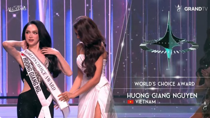 Hương Giang thắng giải World's Choice Award.