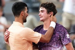 Fonseca thắng lịch sử Djokovic: Tung 3 "cú đấm chí tử" ở Roland Garros