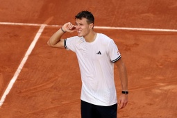Tennis đỉnh cao Roland Garros: De Minaur thua ngược Mensik