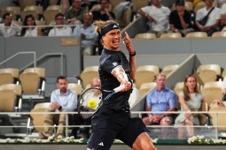 Tennis đỉnh cao Roland Garros: Zverev thắng 4 set, Casper Ruud ngược dòng cảm xúc