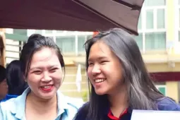 Phụ huynh Hà Nội thuê nhà nghỉ gần điểm thi cho con đua vào lớp 10