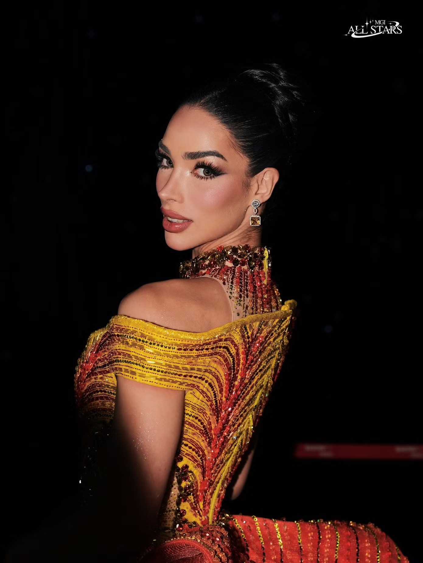 Các đại diện Mexico - Francia Cortés, Venezuela - Isabella Santiago, Cộng hòa Dominica - Nicole Puello được đánh giá là những ứng viên tiềm năng trước chung kết. Điểm chung của họ là hình thể nóng bỏng đậm chất Latinh, kỹ năng trình diễn và biểu cảm cuốn hút.