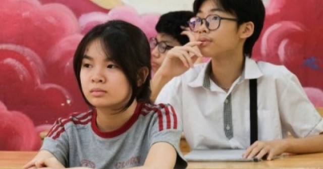 Gần 125.000 thí sinh Hà Nội bước vào ngày thi đầu tiên kỳ thi lớp 10
