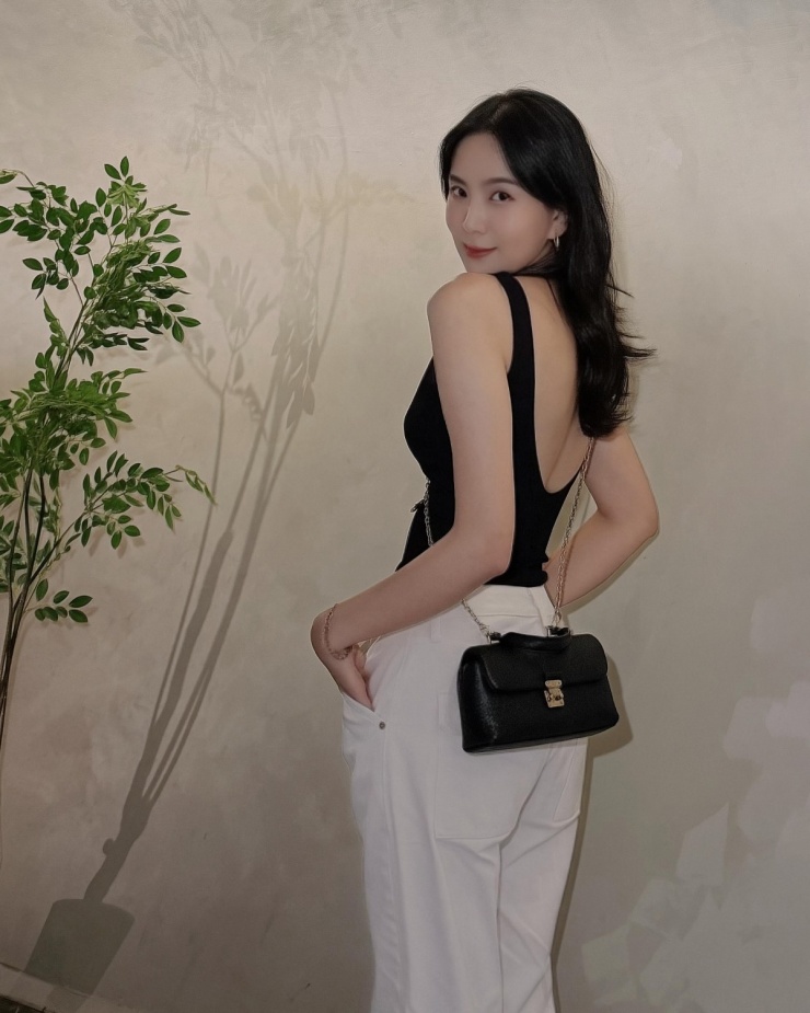 Ảnh sao 31/5: Vợ chồng Thúy Hạnh mừng con gái Suti tốt nghiệp cấp 3 - 8