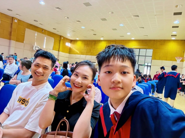 Ảnh sao 31/5: Vợ chồng Thúy Hạnh mừng con gái Suti tốt nghiệp cấp 3 - 5