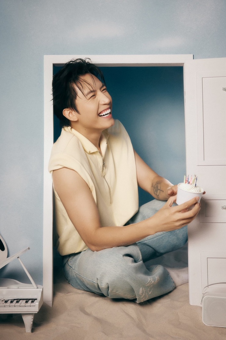 Ảnh sao 31/5: Vợ chồng Thúy Hạnh mừng con gái Suti tốt nghiệp cấp 3 - 9