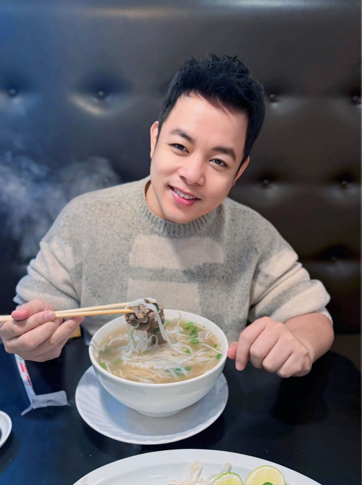 Quang Lê không những là ca sĩ mà còn là doanh nhân. Ảnh: FBNV