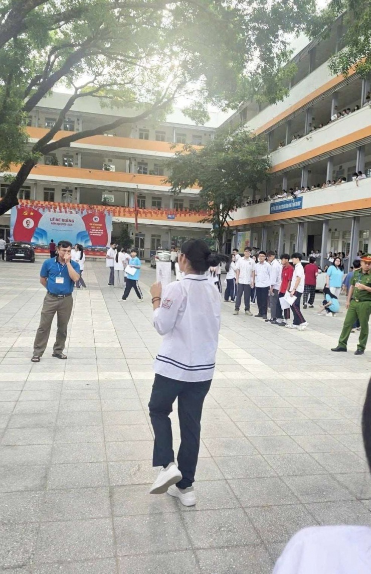 Sĩ tử nhà diễn viên Minh Tiệp đi thi lớp 10. Ảnh: FBNV