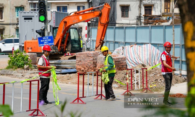 Hà Nội: Di chuyển robot đào hầm “Táo bạo” nặng 850 tấn lên mặt đất - 10
