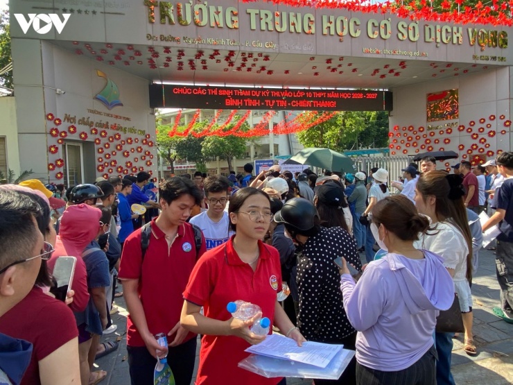 Áp lực tuyển sinh lớp 10 tại Hà Nội sẽ còn kéo dài nếu nhu cầu vào một số trường công lập chất lượng cao tiếp tục tập trung quá lớn