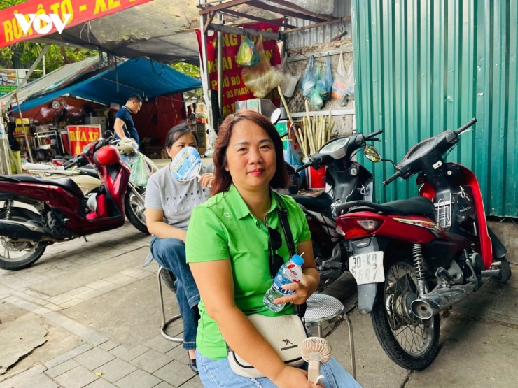 Chị Nguyễn Thị Thanh Hà cho biết, để chuẩn bị cho kỳ thi, con vẫn phải tham gia học thêm khá nhiều như phần lớn học sinh lớp 9 hiện nay