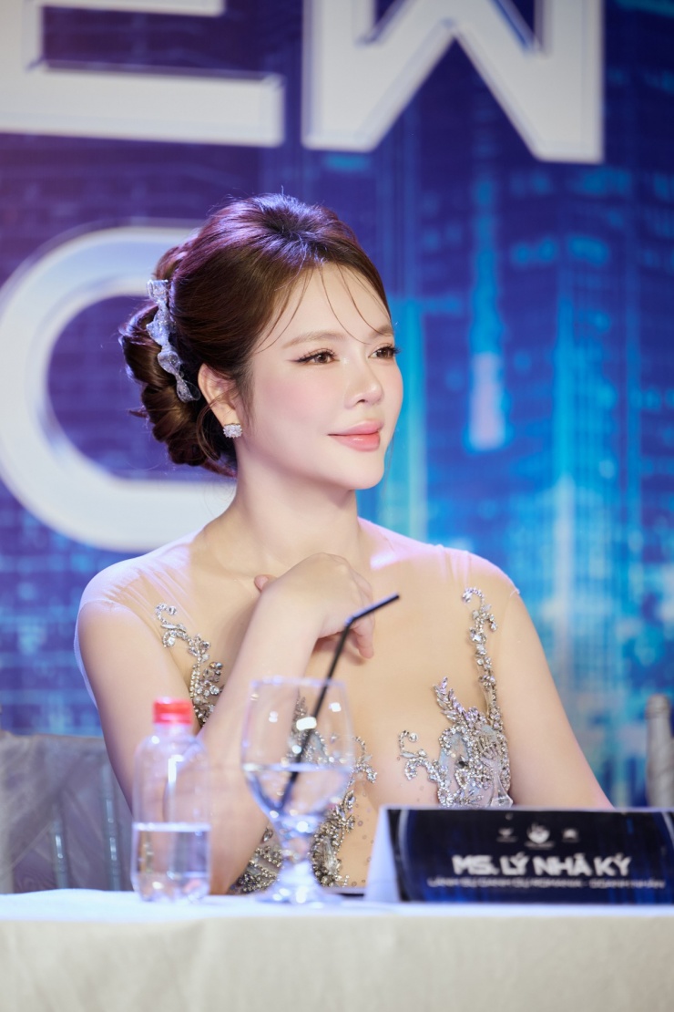 Nam Anh - Nam Em nức nở khi tiếp tục thi hoa hậu - 8
