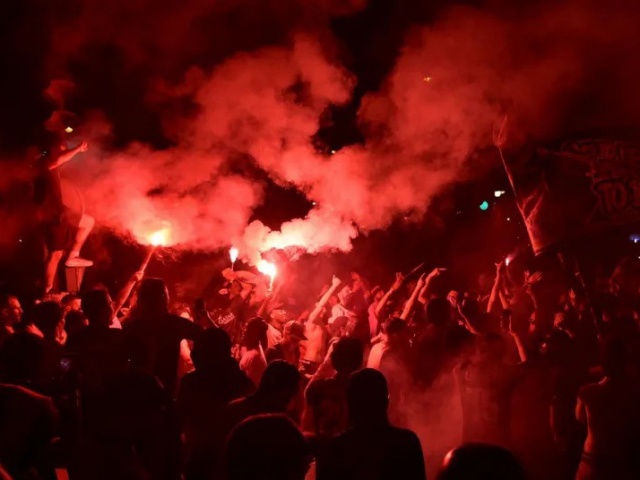 Thủ đô nước Pháp chìm trong hỗn loạn sau chức vô địch châu Âu của PSG