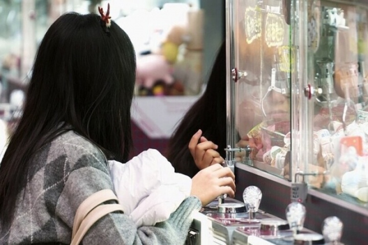 Đốt gần 13.000 USD cho trò gắp thú