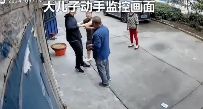 Ông Jiang bị con trai cả hành hung ngày 19/19/2024. Ảnh: Qingdaonews
