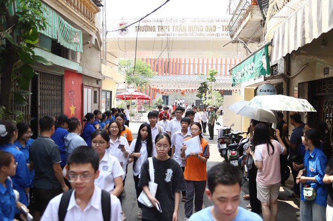 Đề thi môn Toán tuyển sinh vào lớp 10 tại Hà Nội năm 2026: Thí sinh đánh giá thế nào? - 3