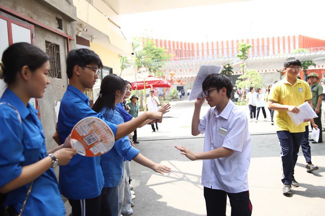 Đề thi môn Toán tuyển sinh vào lớp 10 tại Hà Nội năm 2026: Thí sinh đánh giá thế nào? - 7