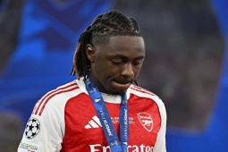 Arsenal thua chung kết Cúp C1: "Tội đồ" Eze bị chỉ trích, sao PSG mỉa mai