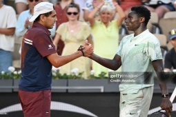 Rực lửa Roland Garros: Berrettini thoát hiểm sau 5 giờ so tài, Kouame dừng bước