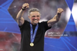 PSG ngự trị trên đỉnh cao: HLV Enrique đi vào lịch sử, Arsenal thiết lập cột mốc buồn