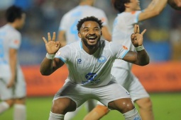 Xuân Son lập hat-trick siêu đẳng, Nam Định hạ đẹp SLNA bằng “xe đạp chổng ngược”