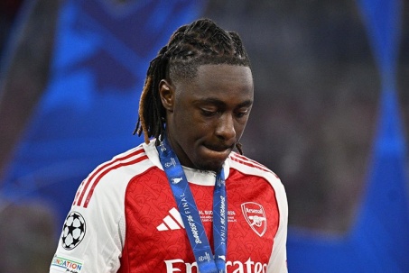 Arsenal thua chung kết Cúp C1: "Tội đồ" Eze bị chỉ trích, sao PSG mỉa mai
