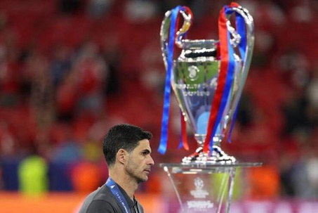 Arsenal lại lỗi hẹn với Cúp C1, HLV Arteta nói "phải trải qua nỗi đau"