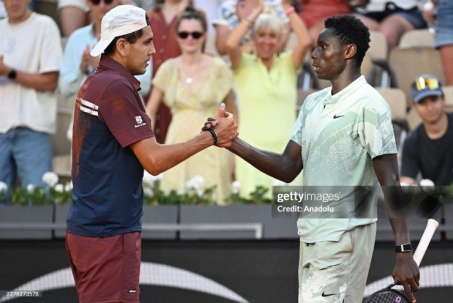 Rực lửa Roland Garros: Berrettini thoát hiểm sau 5 giờ so tài, Kouame dừng bước