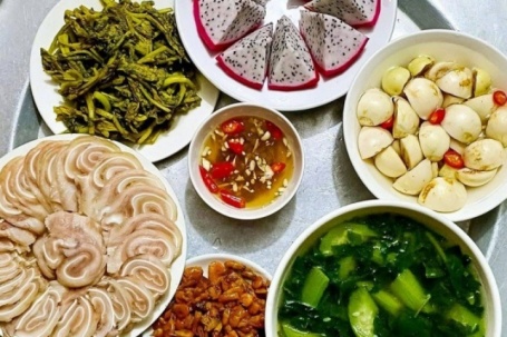 15 mâm cơm mùa hè ngon bổ rẻ chỉ 100.000 đồng cho gia đình giữa lúc chi tiêu eo hẹp của mẹ đảm Hà Nội