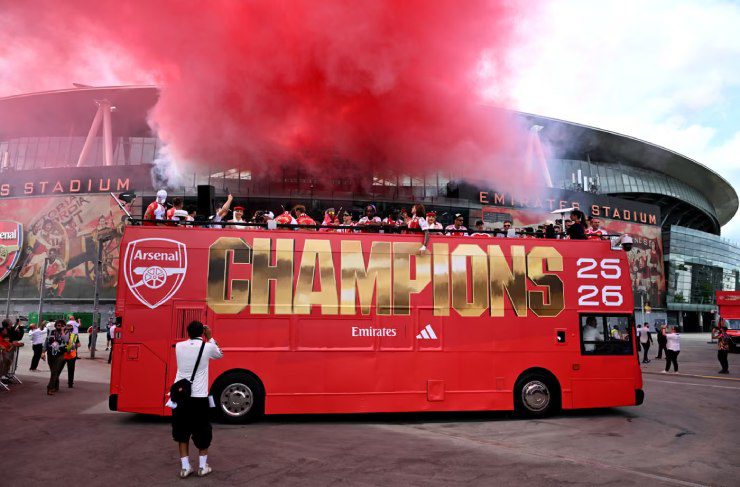 Arsenal rước cúp vô địch Ngoại hạng Anh: Rice tuyên bố năm sau sẽ lại rước cúp - 7