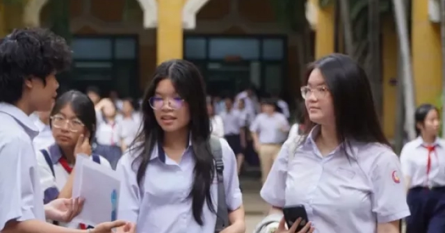 Cận ngày thi, thí sinh TPHCM hồi hộp dự đoán đề Ngữ văn lớp 10