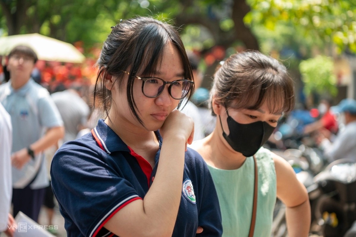 Học trò Hà Nội khóc, cười trong hai ngày thi lớp 10 - 10
