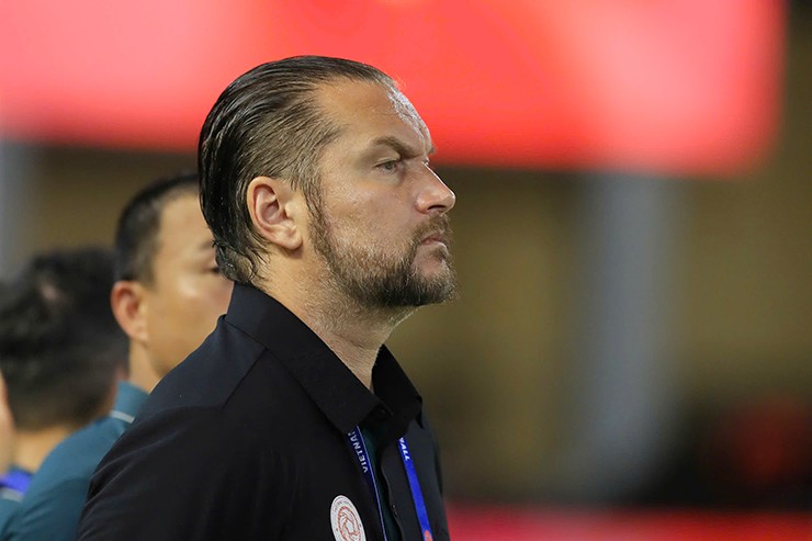 HLV Popov một lần nữa có phát biểu "gây sốc" về V-League.