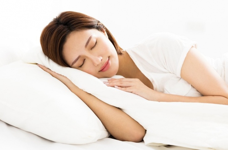 Giấc ngủ không chỉ là thời gian nghỉ ngơi của trí não mà còn là giai đoạn vàng để làn da thực hiện cơ chế tự phục hồi và tái tạo mạnh mẽ nhất.