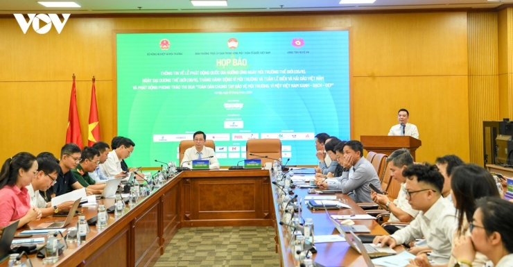 Toàn cảnh cuộc họp báo