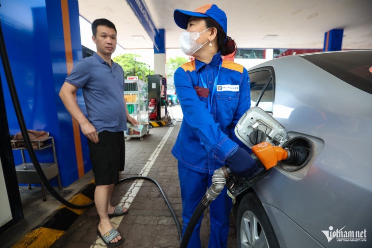 Ngày đầu bán xăng E10 trên toàn quốc: RON95 dừng lưu hành, E5 cũng hiếm có - 2