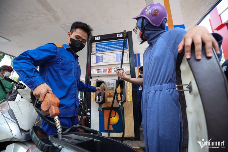 Ngày đầu bán xăng E10 trên toàn quốc: RON95 dừng lưu hành, E5 cũng hiếm có - 4