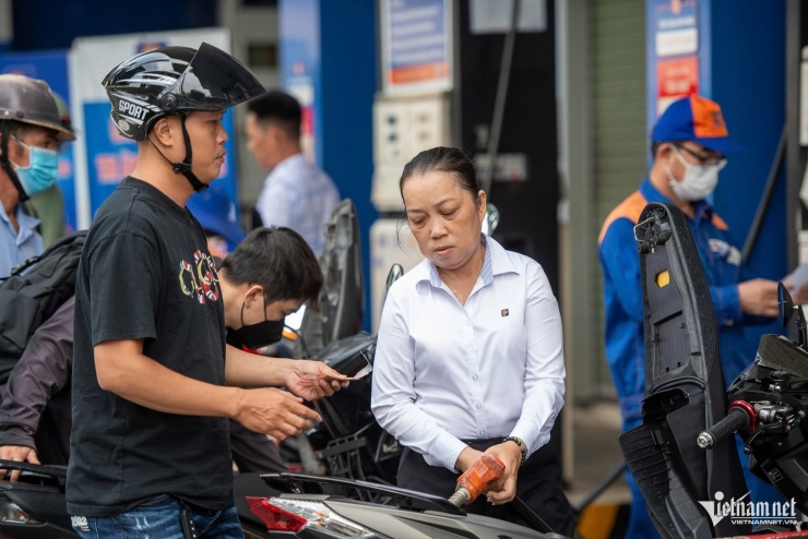 Ngày đầu bán xăng E10 trên toàn quốc: RON95 dừng lưu hành, E5 cũng hiếm có - 8