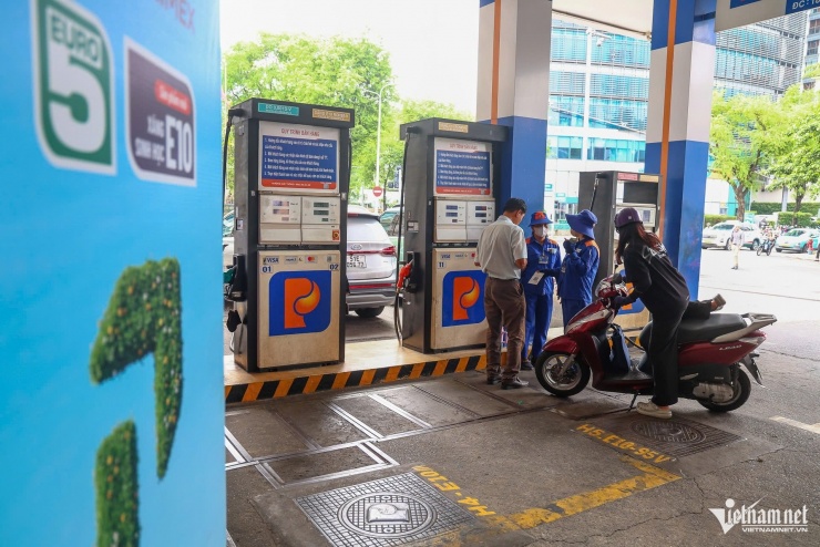 Ngày đầu bán xăng E10 trên toàn quốc: RON95 dừng lưu hành, E5 cũng hiếm có - 12
