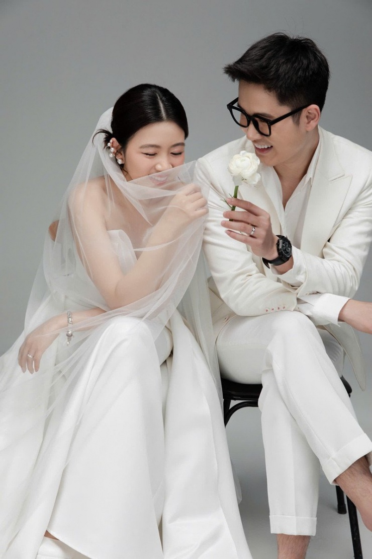Cặp đôi kết hôn sau 5 năm tìm hiểu 