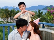 Hòa Minzy và bạn trai Văn Cương hôn nhau đắm đuối trước mặt con