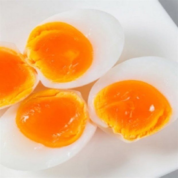 Vào những ngày hè, bạn nên chế biến chín những loại thực phẩm như trứng.