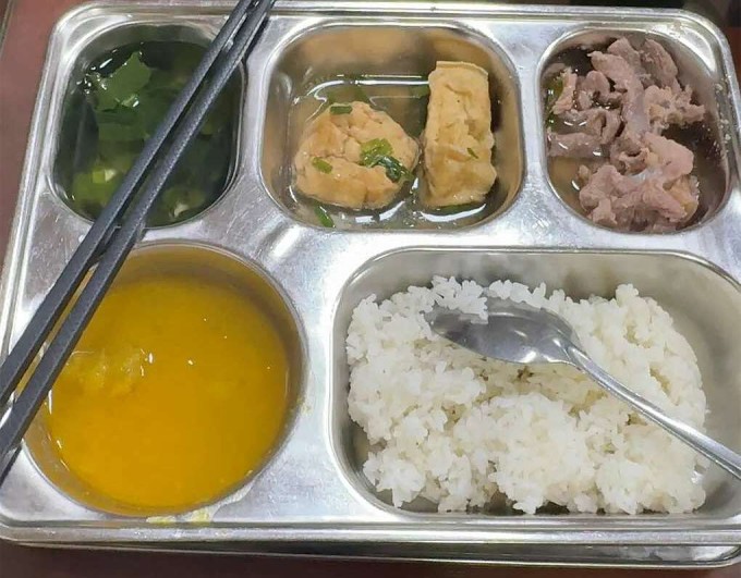 Sinh viên Bách khoa tố phải ăn cơm thừa, có dị vật - 6