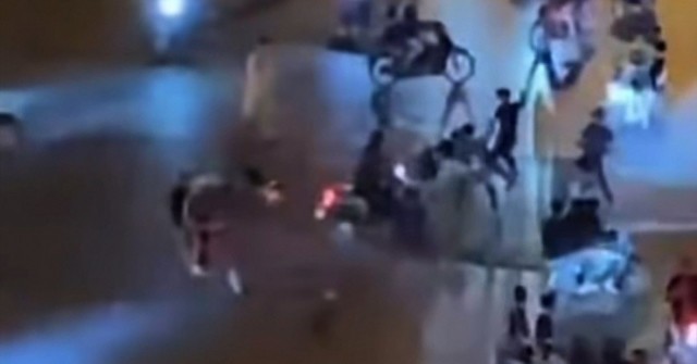 Công an trích xuất camera, xử lý hàng chục ‘quái xế’ vượt đèn đỏ lúc rạng sáng