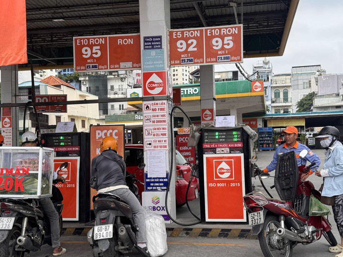 Khách có thể chọn xăng E5